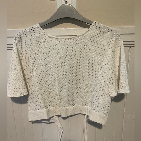 Express Tops - Express white eyelet crop top, open back, wide sleeves